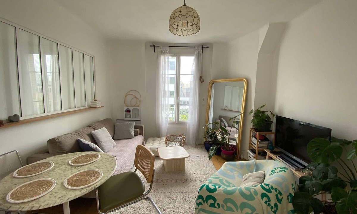 Clichy Apartment | Quiet, bright apartment near Paris