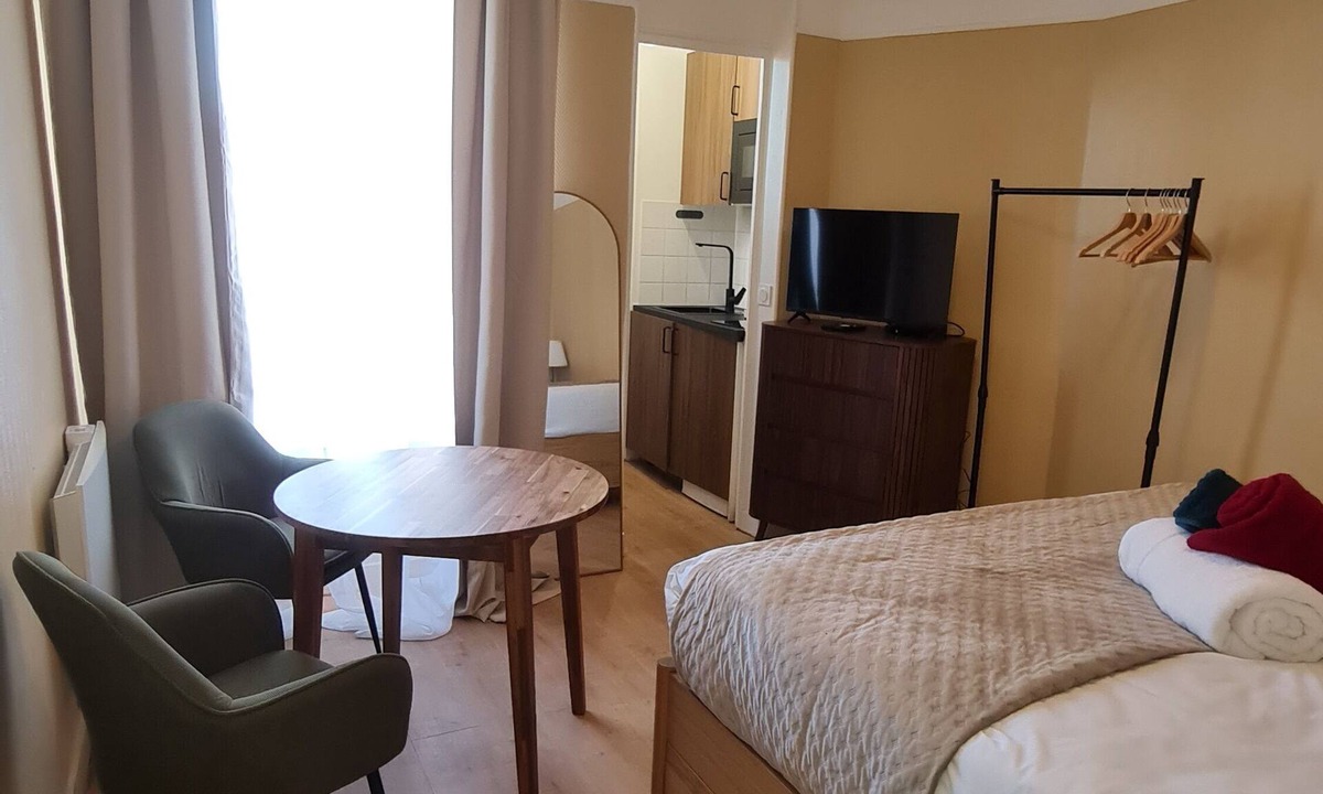 Alfortville Apartment | Quiet, bright & fully equipped studio - Near Paris