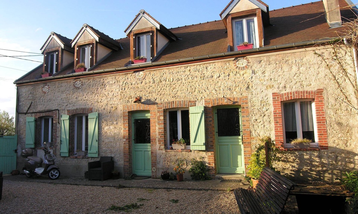 Lorrez-le-Bocage House | Quiet country guest house