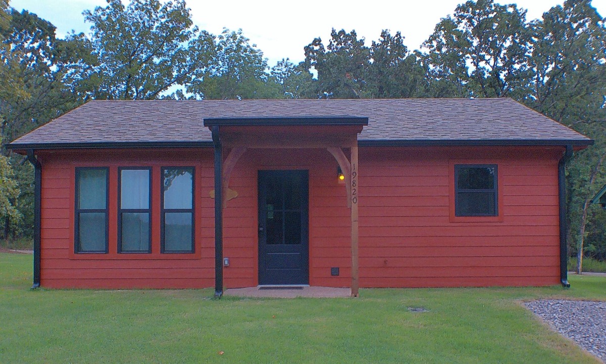 Hulbert Cabin | Quiet cabin, hot tub, firepit, no pet fee, MAX 4 person occ