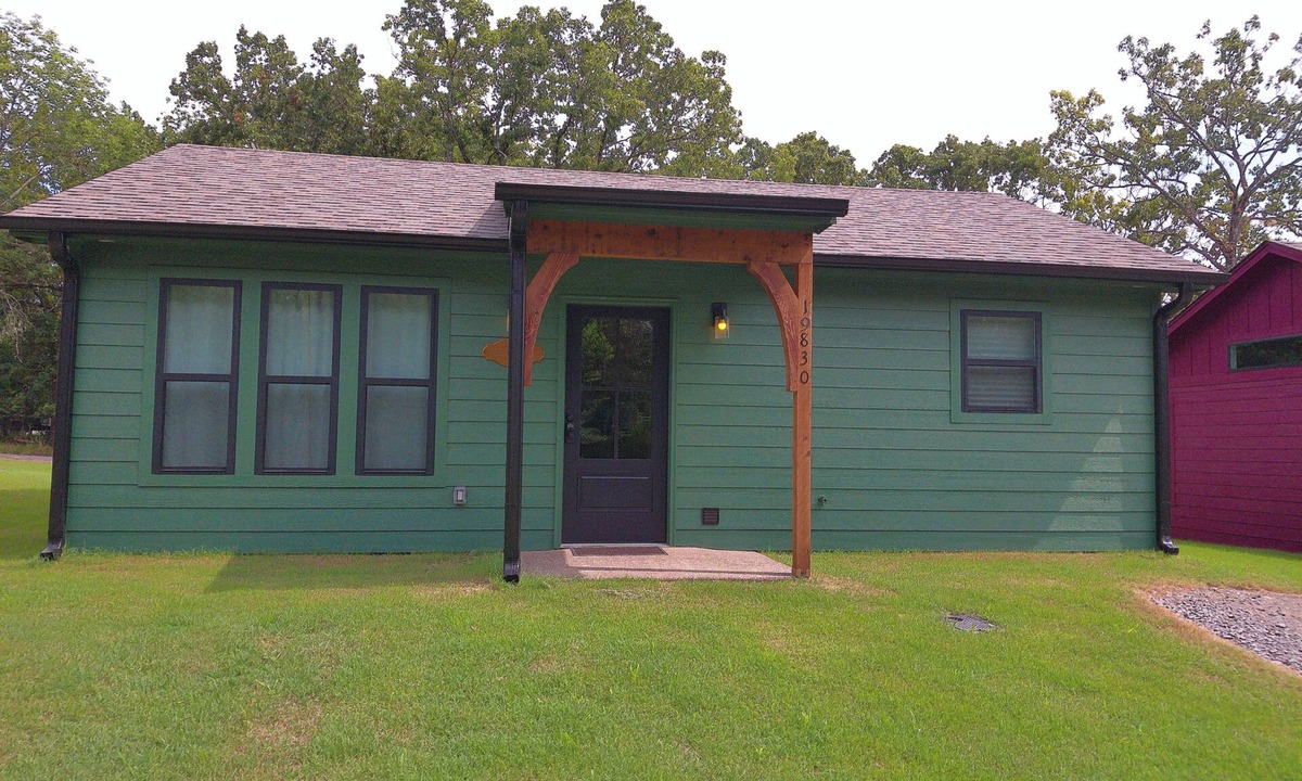 Hulbert Cabin | Quiet cabin, hot tub, firepit, no pet fee, MAX 4 person occ