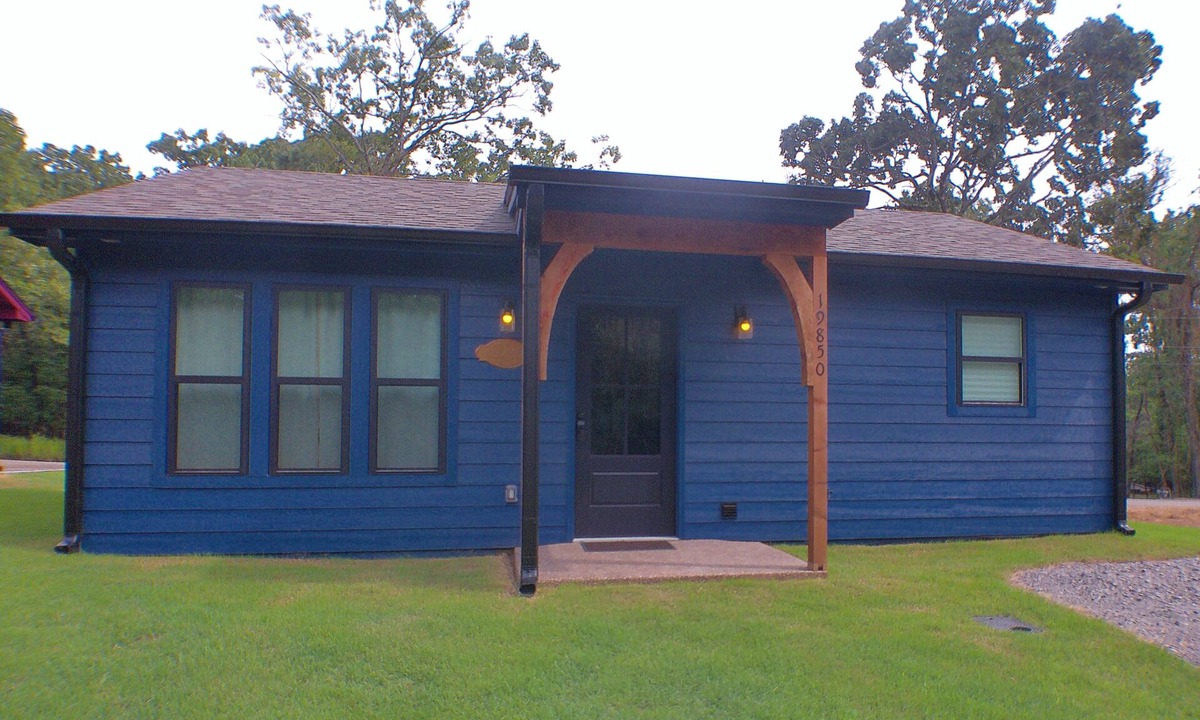 Hulbert Cabin | Quiet cabin, hot tub, firepit, no pet fee, MAX 4 person occ
