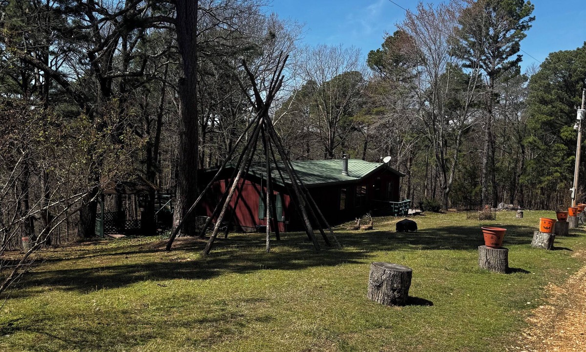 Flint Creek House | Quiet cabin in the woods w/access to pools, river, & lakes in gated community!
