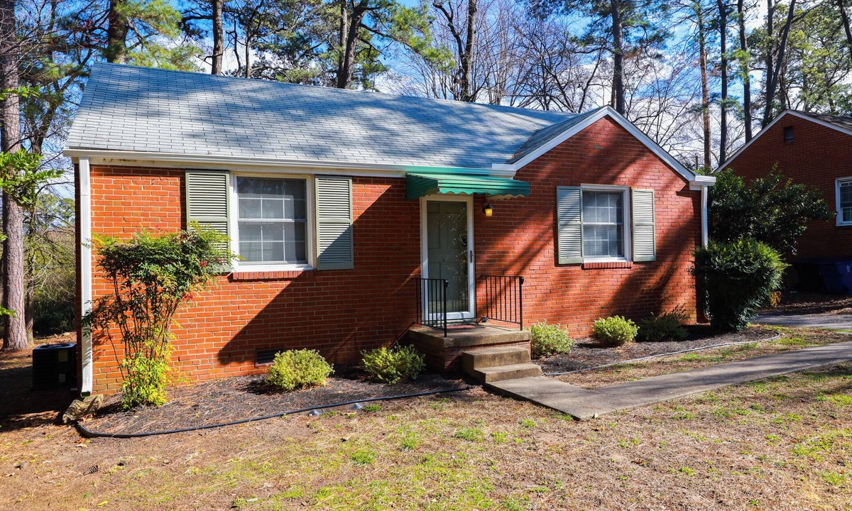 Richmond House | Quiet Charming 3 Bed 1 Bath, Well-Appointed Home in Prime Location