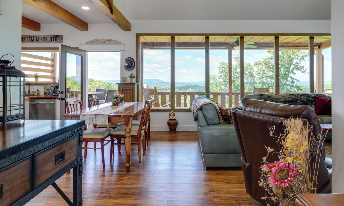 Graysville House | Quiet Chattanooga Home w/Deck + Mountain Views!