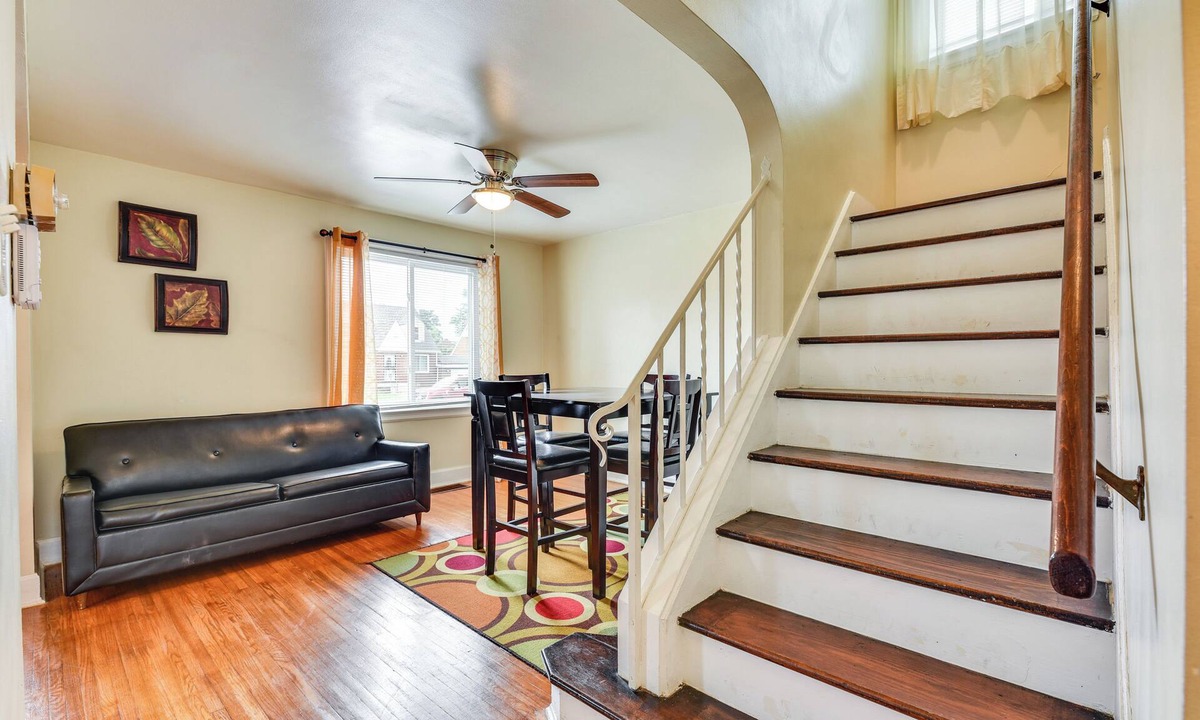 Cheektowaga Cottage | Quiet Cheektowaga Retreat: 23 Mi to Niagara Falls!