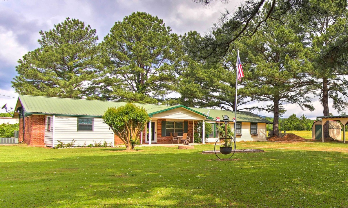 Clayton House | Quiet Clayton Home w/Mountain Views 4 Mi to Lake!