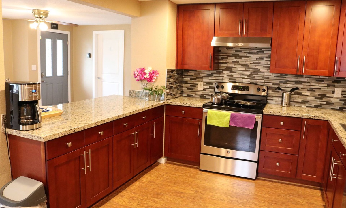 Haller Lake House | Quiet Clean and Comfortable Room