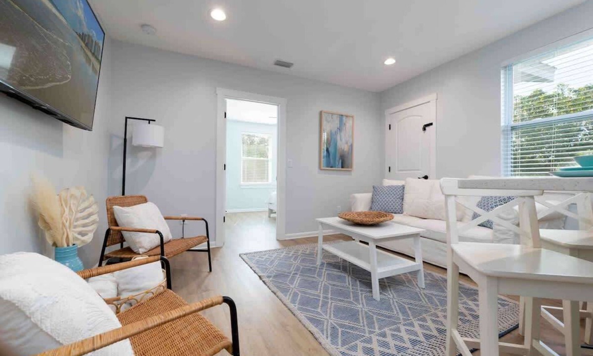 Neptune Beach Apartment | Quiet coastal condo - walk to the beach!