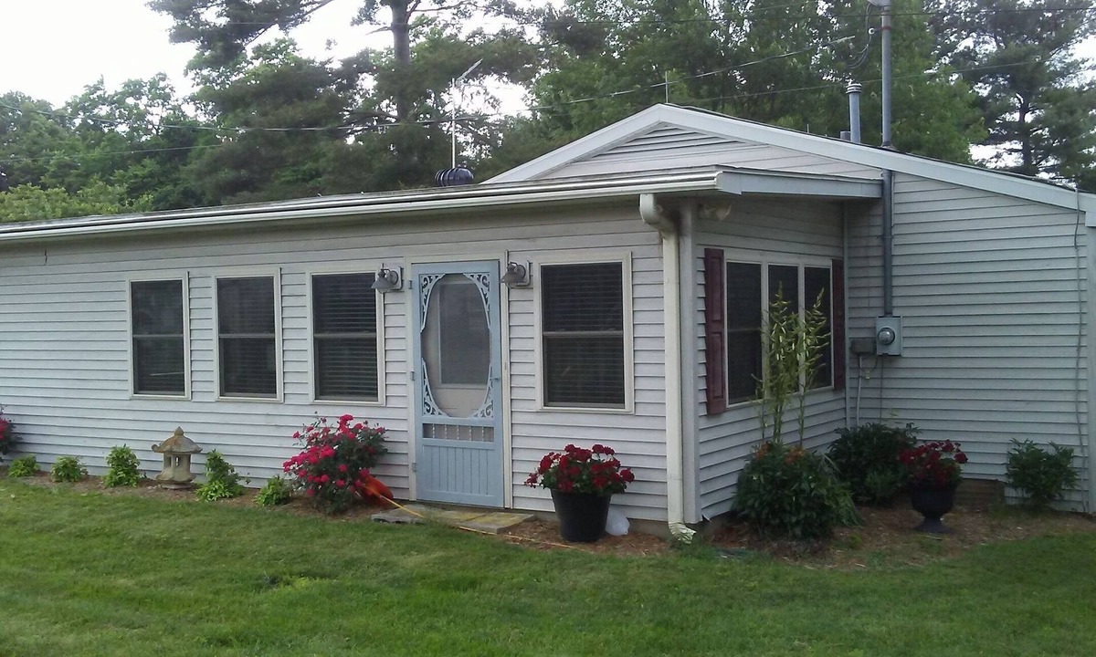 Versailles Cottage | Quiet, Comfortable Cottage