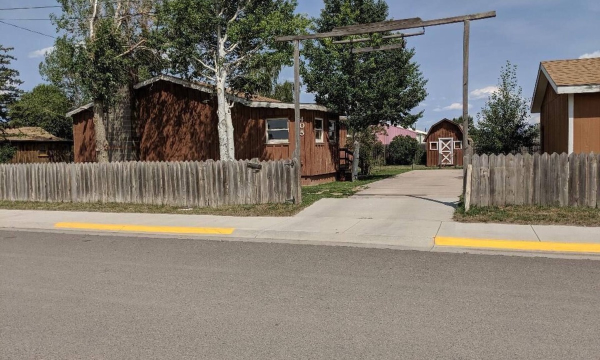 Laramie House | Quiet, Comfortable Location! w/Double Garage/Air Conditioning