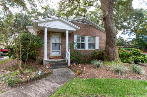 Northeast Pensacola House | Quiet Condo ~ 10 Mi to Dtwn Pensacola