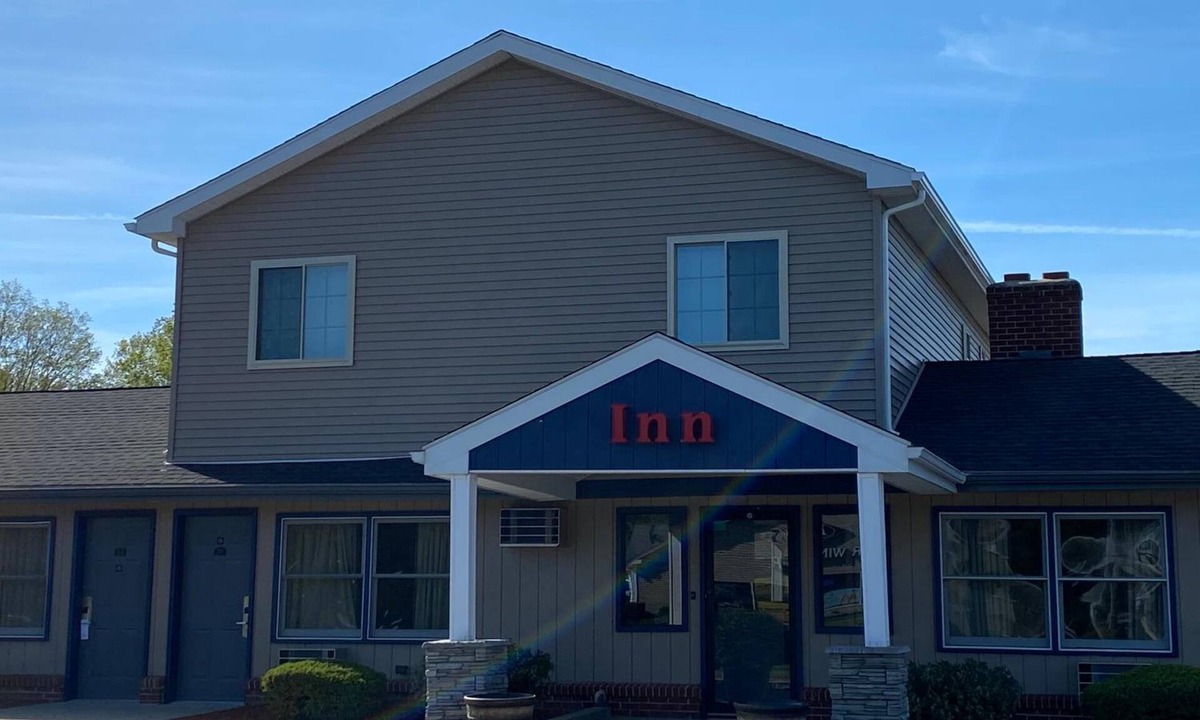 Brooklyn Hotel | Quiet Corner Inn