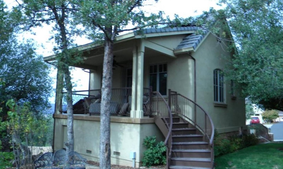 Altaville Cottage | Quiet Cottage On The Golf Course