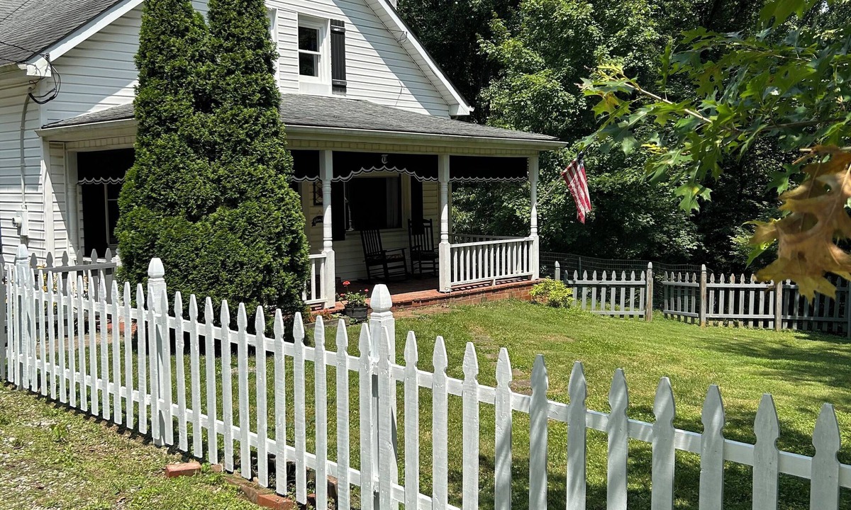 Pea Ridge House | Quiet Country Charmer