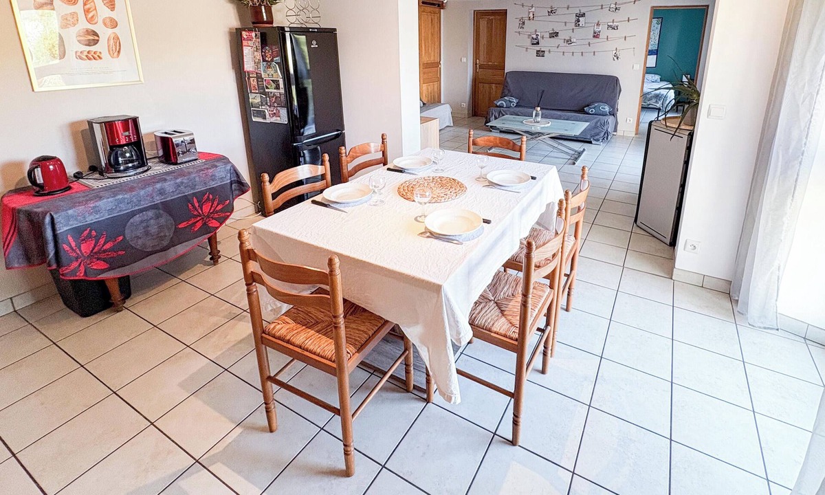 Cintheaux Apartment | Quiet country & family gîte 20min from Caen