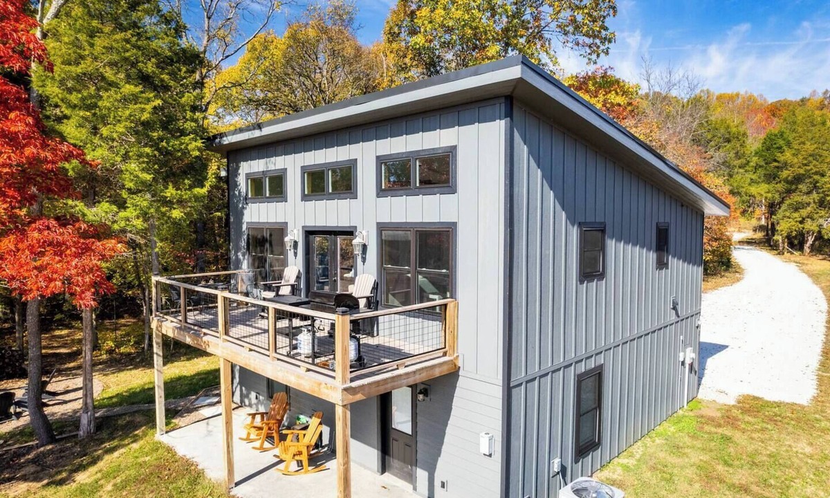 Bradford House | Quiet Country Oasis with Hot Tub