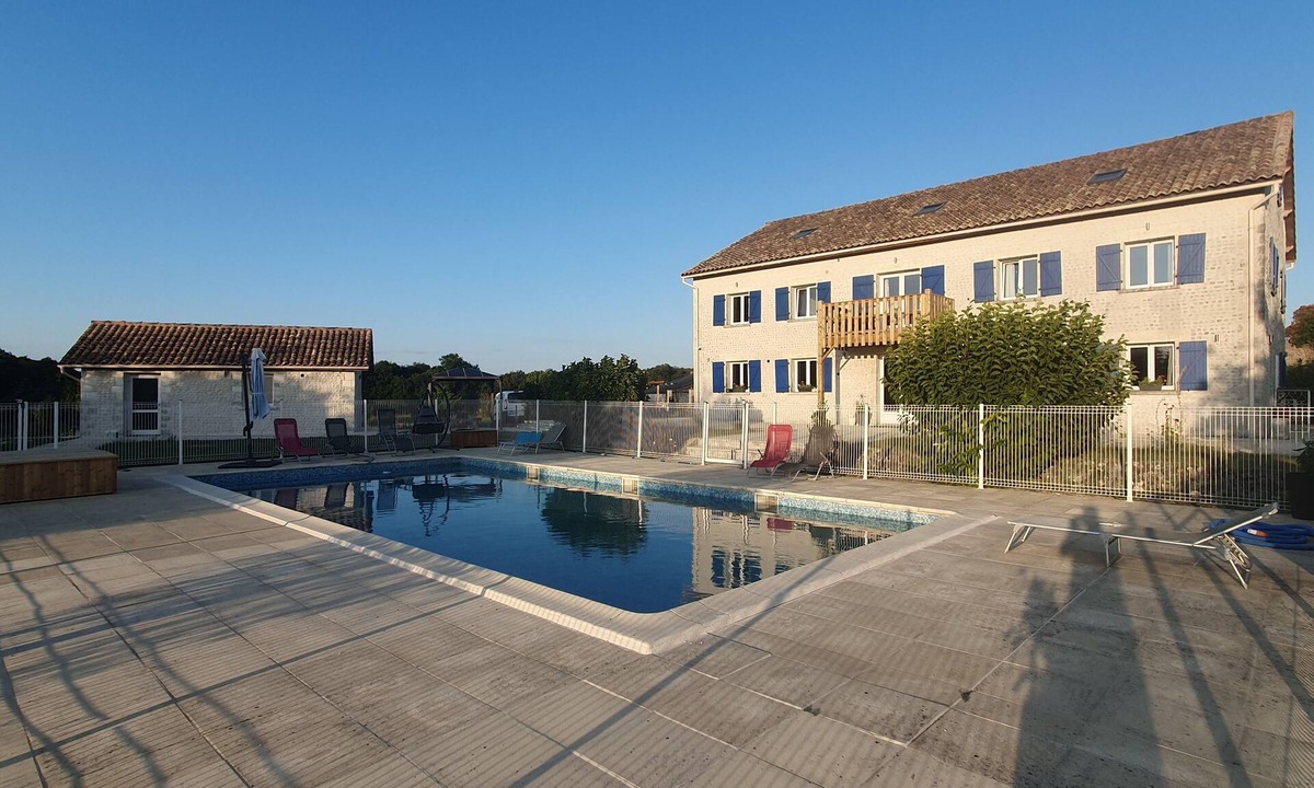Lorignac House | Quiet countryside between vineyards and forest! - Sleeps 14