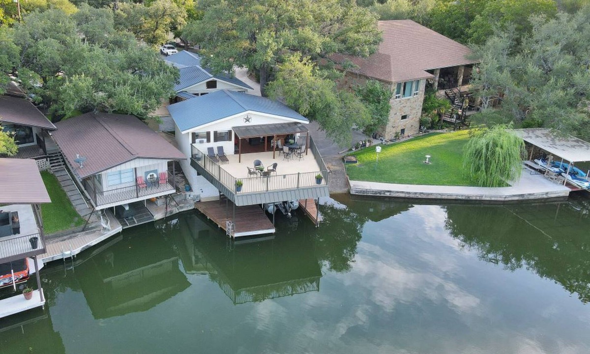 Kingsland House | Quiet Cove Close to Open Water with new Hot Tub