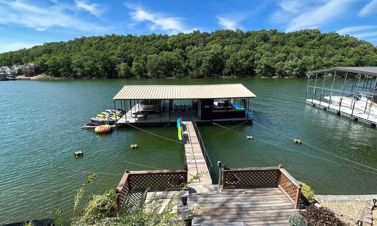 Sunrise Beach House | Quiet Cove -Main Channel views! Sleeps 16/Pets/Pool Table/Games