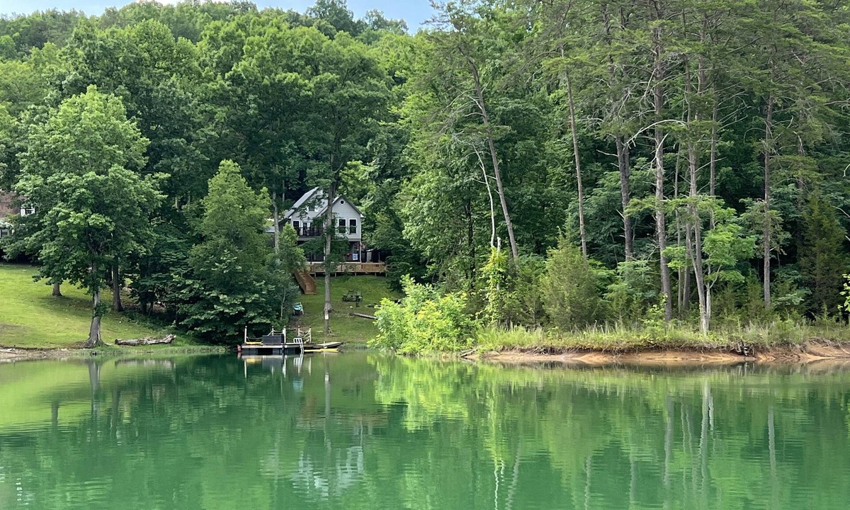New Tazewell House | Quiet Cove on the Quiet Side of the Lake