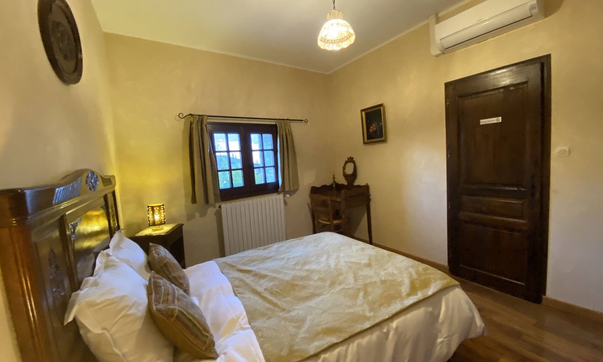 Sainte-Marie-dʼAlloix Bed & Breakfast | Quiet, cozy Ravel room with TV and air conditioning