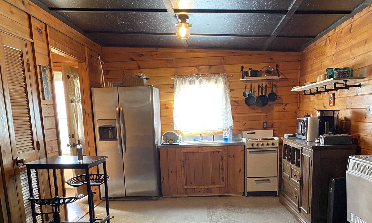 Fort Ann Apartment | Quiet, cozy apartment….Centrally located!