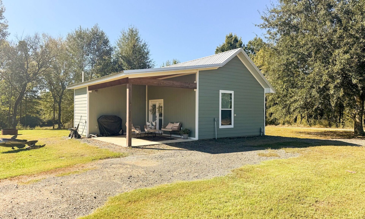 De Queen Cabin | Quiet Cozy Cabin on Little River.