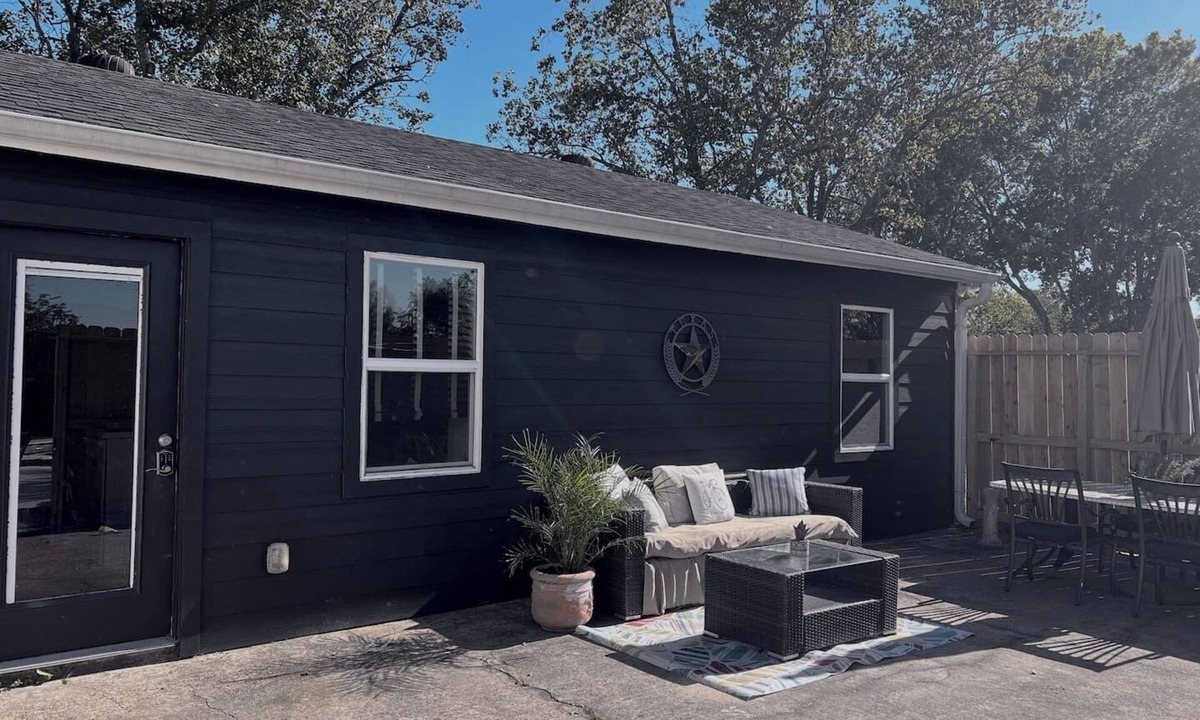 Manvel House | Quiet, Cozy Guesthouse with privacy