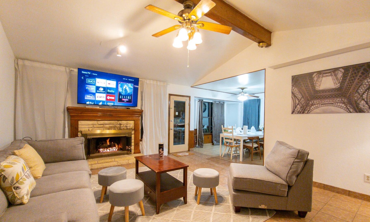 Round Rock House | Quiet, Cozy Private Home with spacious backyard, mins to major shops, highways
