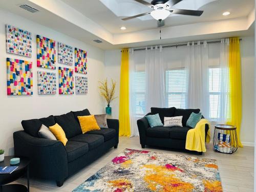 Brownsville House | Quiet Cozy Spacious Stay w Private Pool