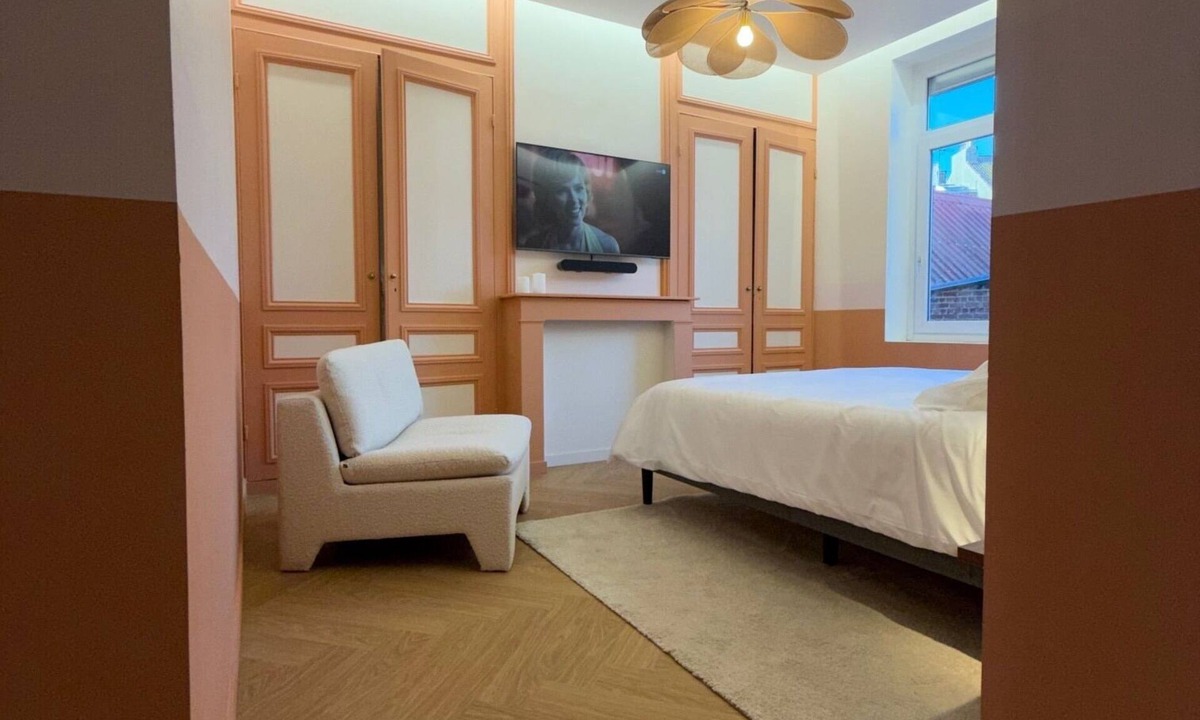 Calais Apartment | Quiet design loft - near Tunnel - telecommuting