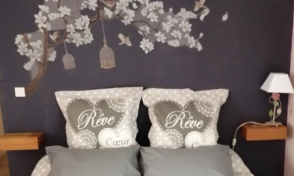 Comigne Apartment | Quiet, elegant studio rental