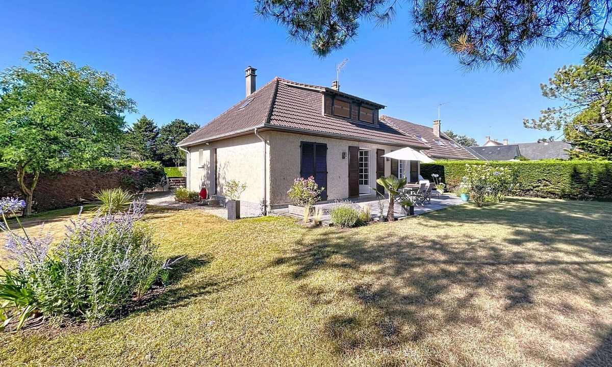 Saint-Pair-sur-Mer House | Quiet Escape: Cozy Beach House with Terrace, Sleeps 8