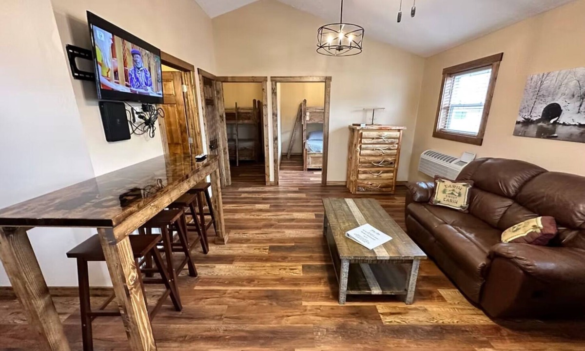 Attica Villa | QUIET EXHAUST - 2 Bedroom Efficiency Luxury Cabin