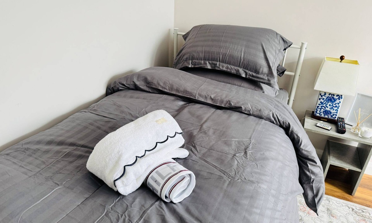 Knaphill House | Quiet Family Home