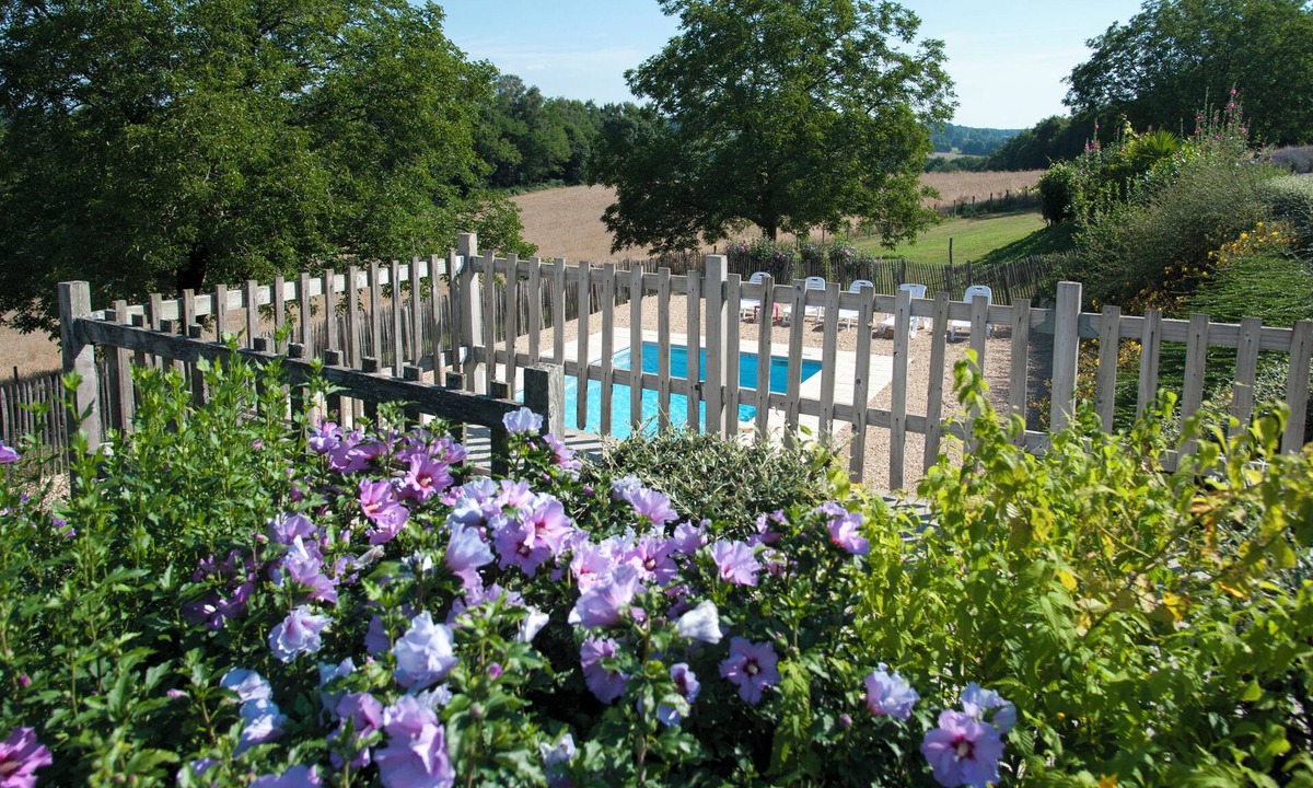 Sarrazac House | Quiet family home with secure swimming pool