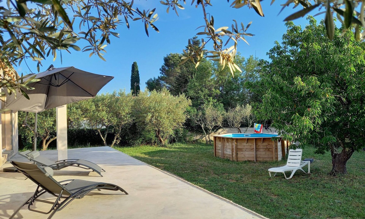 Aujargues Villa | Quiet family villa with garden and pool