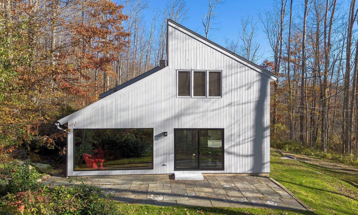 Monterey House | Quiet Forest Modern Getaway