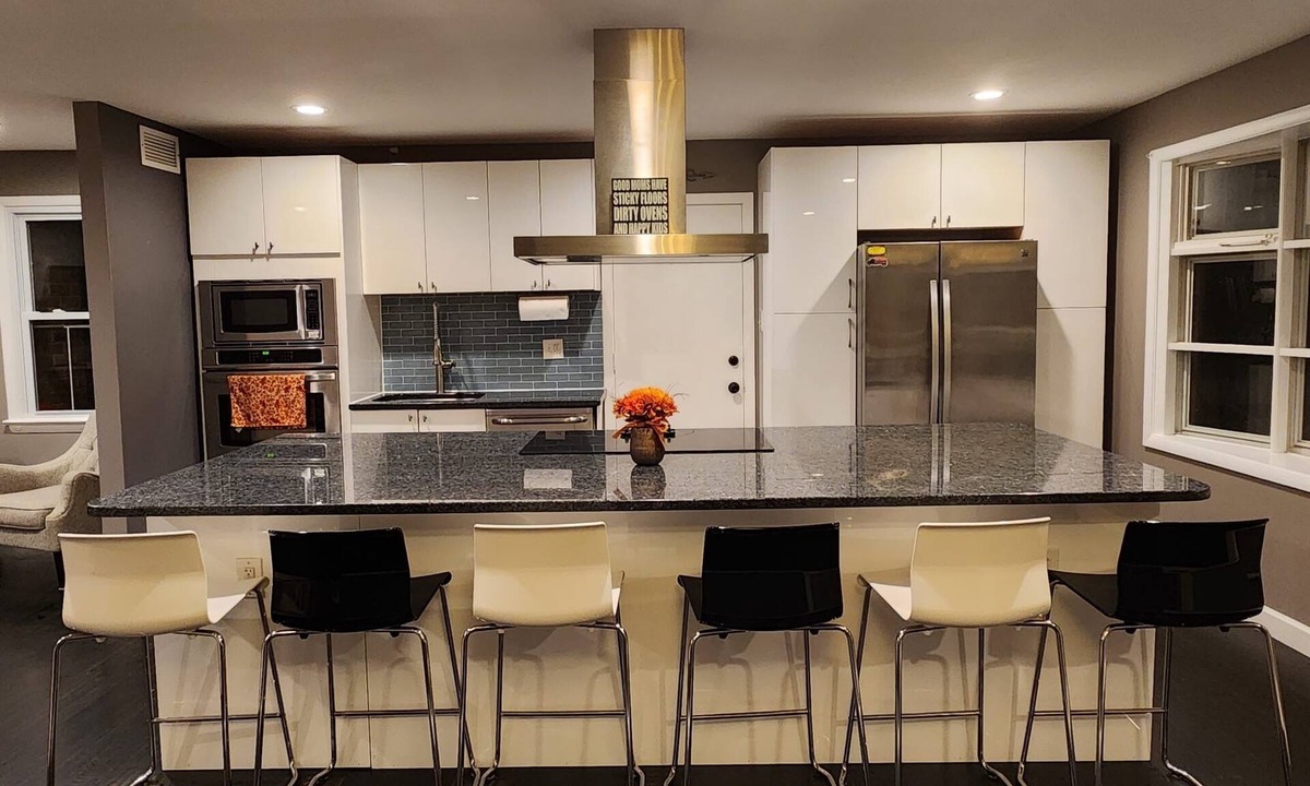 Germantown House | Quiet Forest View