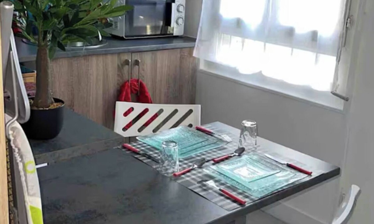 Cote Est Soquence Apartment | Quiet, functional city-center studio