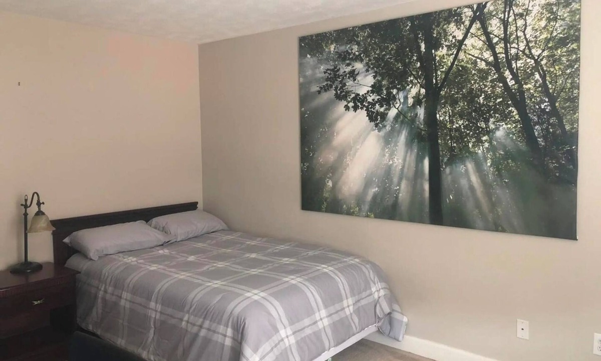 Houston House | Quiet Furnished Bedroom in a Townhouse Near The Galleria - Houston TX