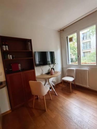 Neuilly-sur-Seine Apartment | Quiet Furnished Studio in Neuilly