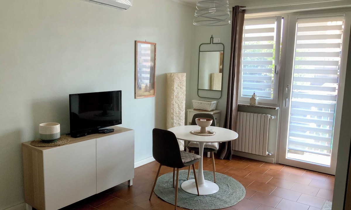 Lurate Caccivio Apartment | Quiet Garden Studio near Como