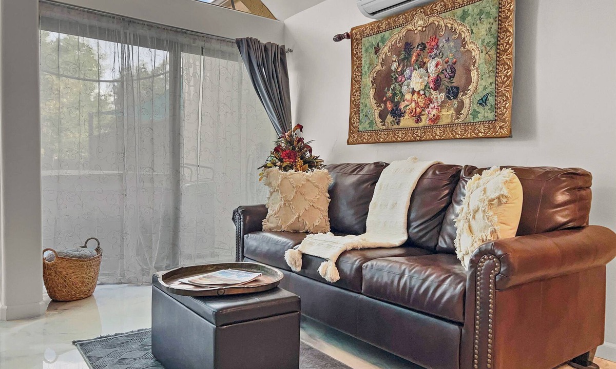 Clifton House | Quiet Garden Sanctuary Couples and Pet Friendly