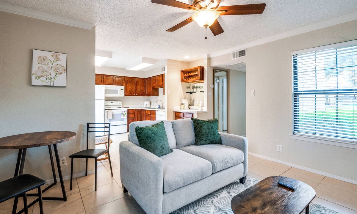 Far North Dallas Condo | Quiet Gated Apt w/Pool, Near Hospitals & Shops