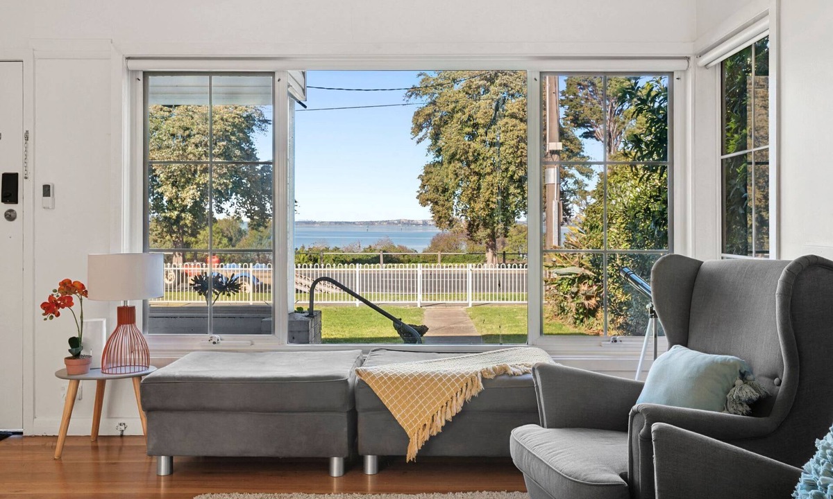 North Shore House | Quiet Geelong Getaway I Bay views