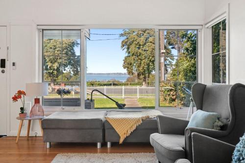 North Shore House | Quiet Geelong Getaway I Bay views