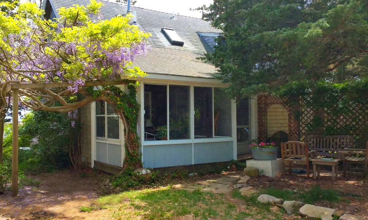 Oak Bluffs Cottage | Quiet Getaway Within Walking Distance Of All Oak Bluffs Has To Offer.