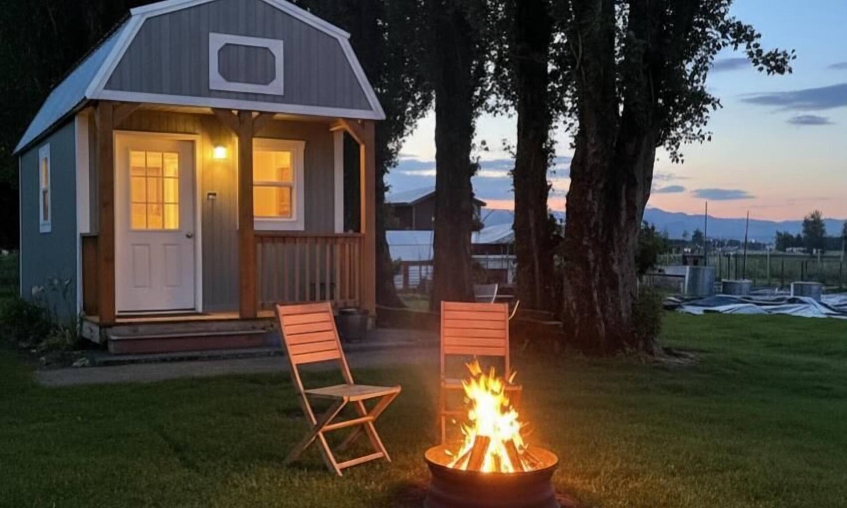 Lynden Cabin | Quiet Glamping Barn on a Working Farm with Fire Pit and Open Views